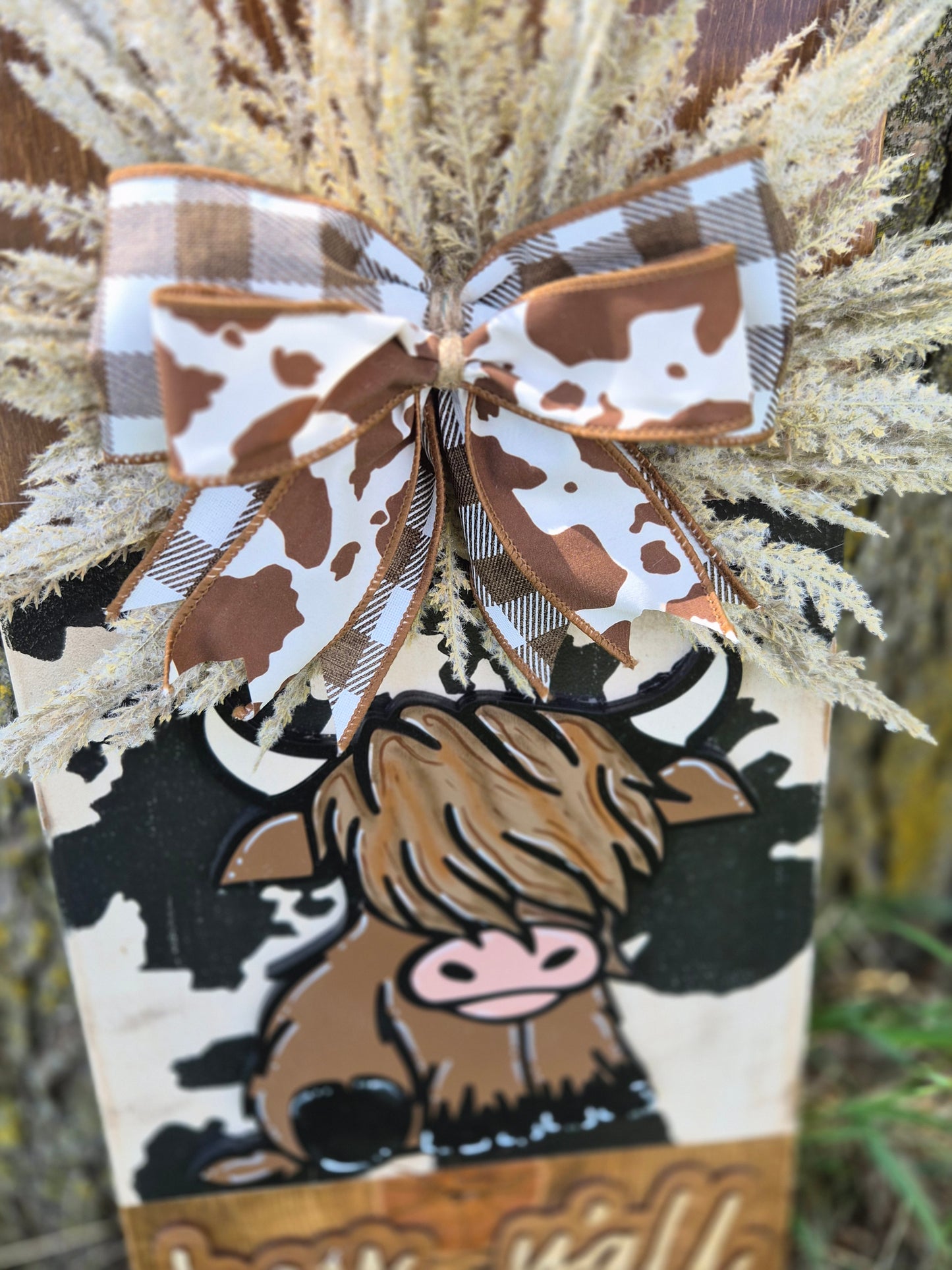 Highland Cow "Hey Y'all" Sign