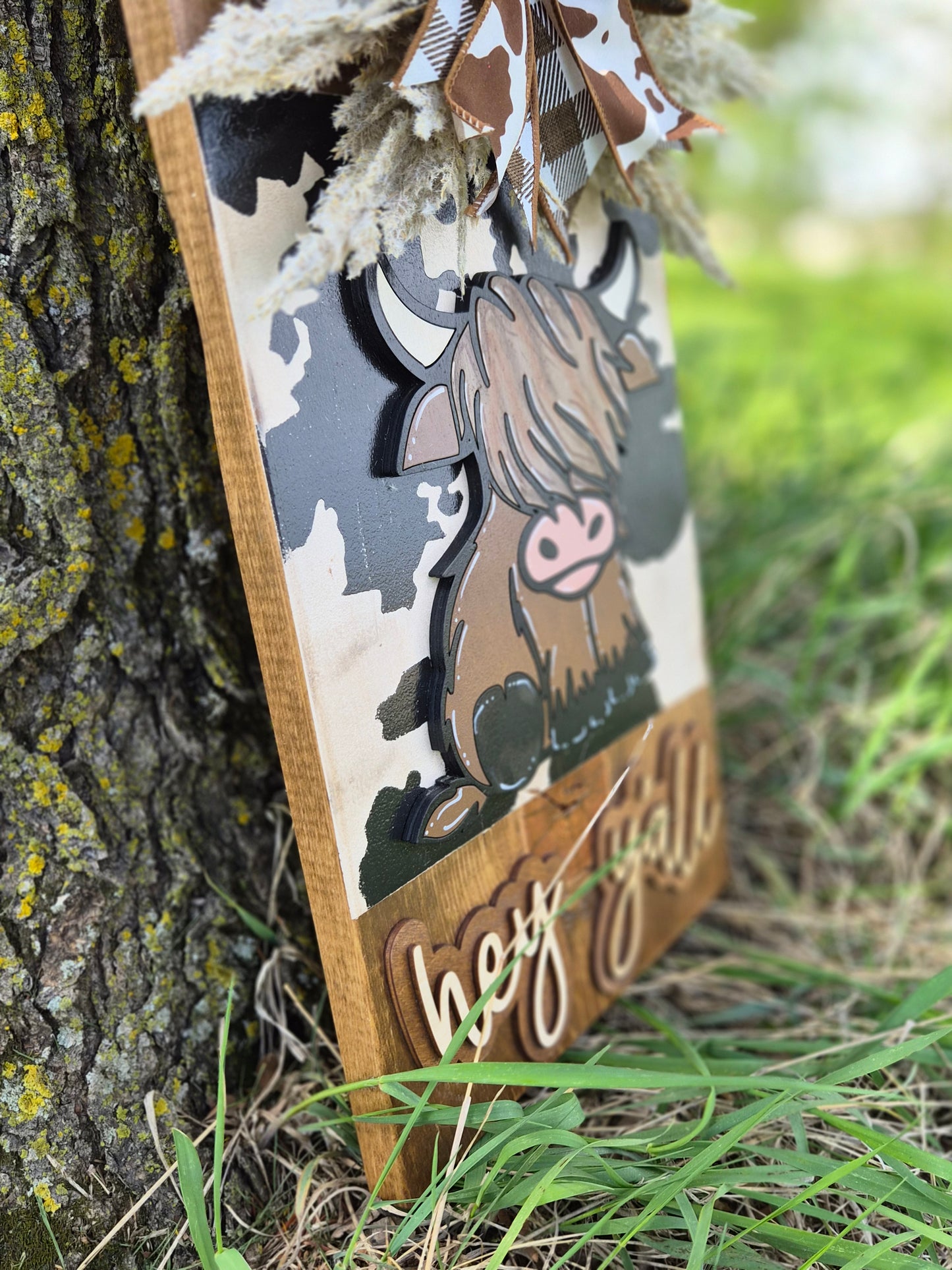Highland Cow "Hey Y'all" Sign