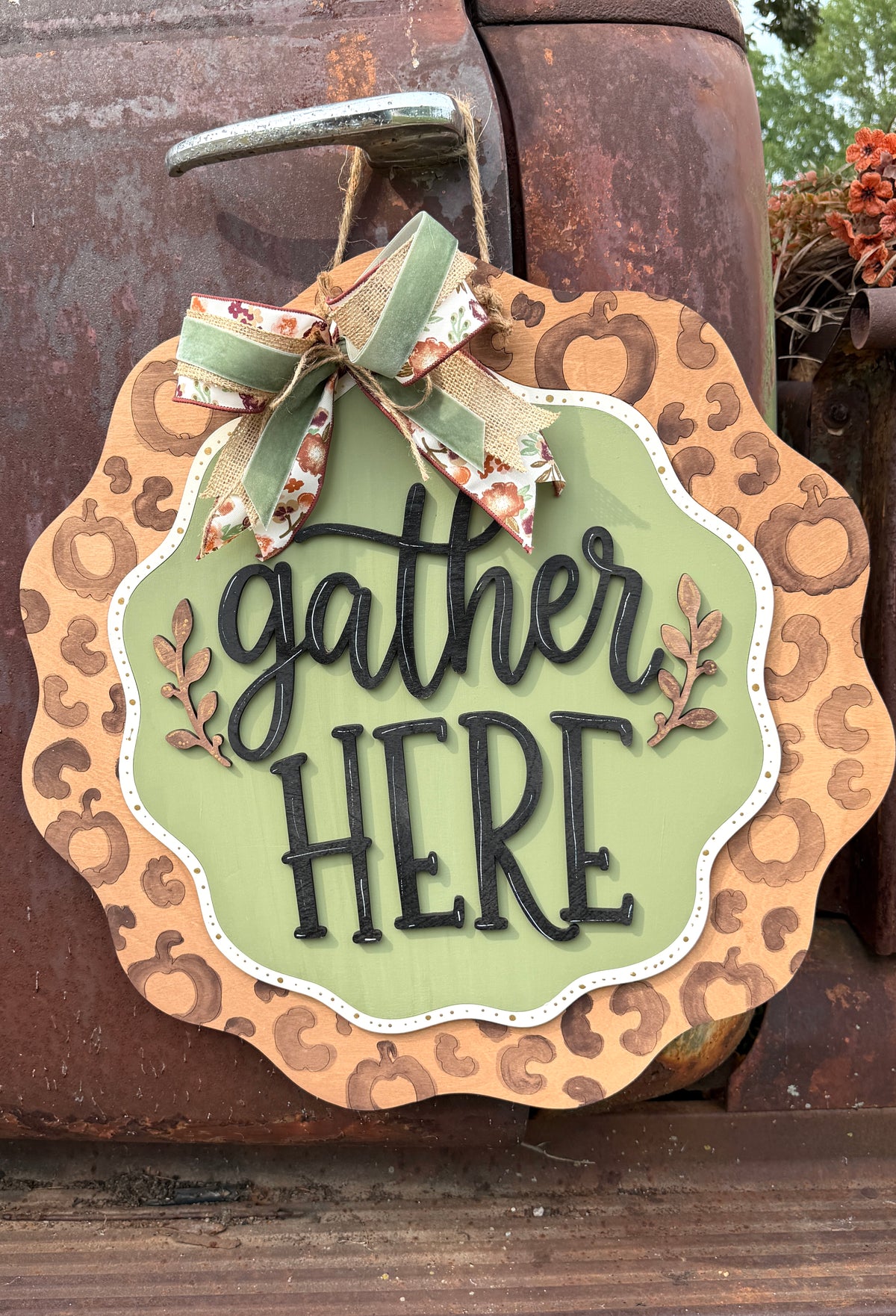 DIY "Gather Here" Scalloped Round Sign Kit